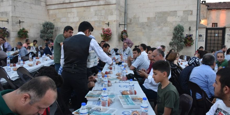 Şahinbey’de geleneksel iftar devam ediyor