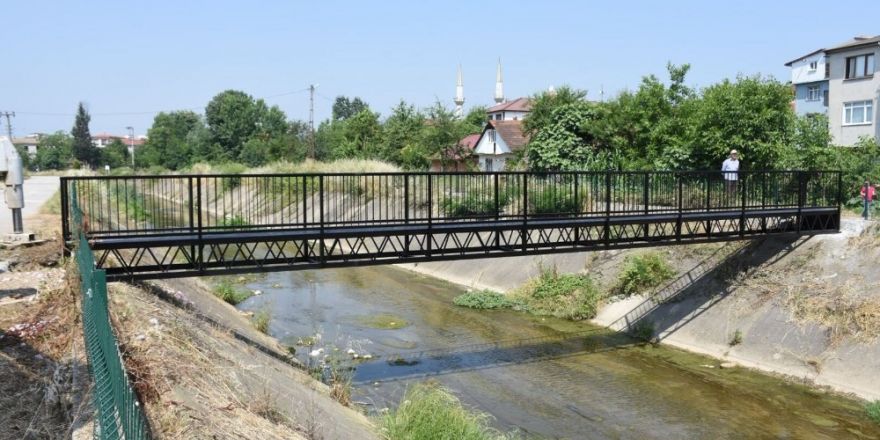 Bir yaya köprüsü de hamidiye mahallesine