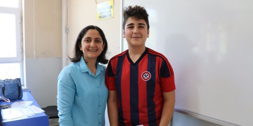 Zonguldak’ta 105 bin öğrenci karne heyecanı yaşadı