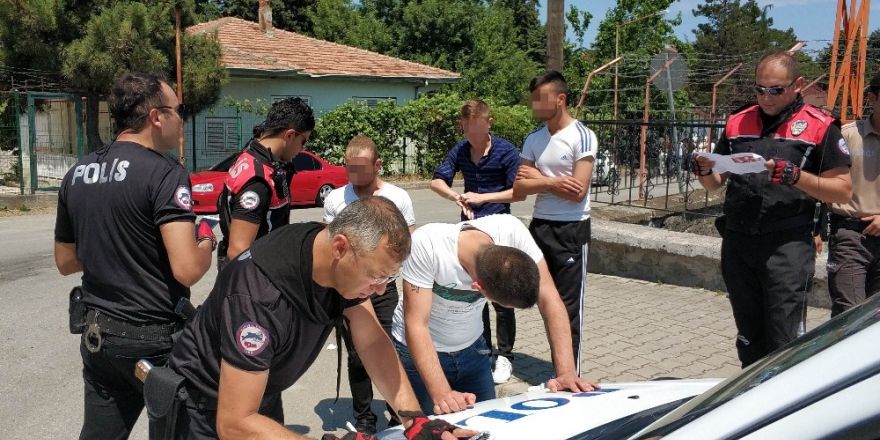 Karne günü okul bahçesindeki bıçaklanmayı yunuslar önledi