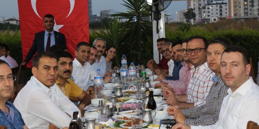Avukatlar Mersin Barosu’nun iftarında bir araya geldi