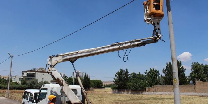 Dicle Elektrik Ulubağ’da 25 yıllık şebekeyi yeniledi