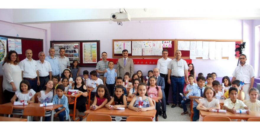 Salihli’de 27 bin öğrenci karne heyecanı yaşadı
