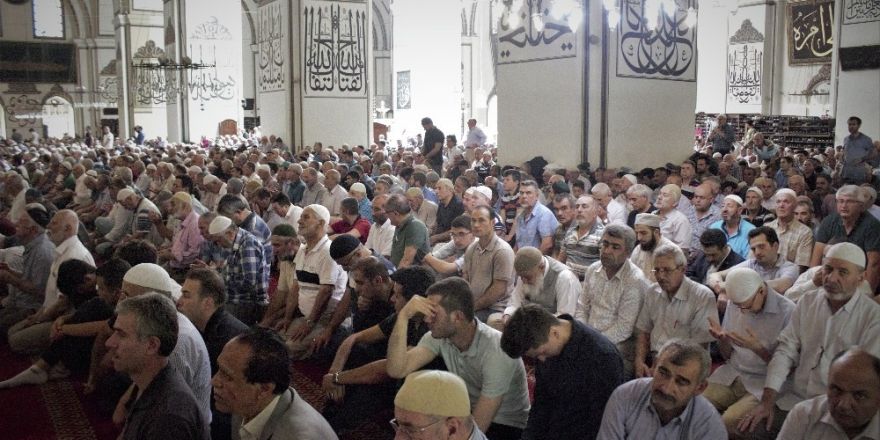 Ramazan’ın son cumasında Ulucami doldu taştı