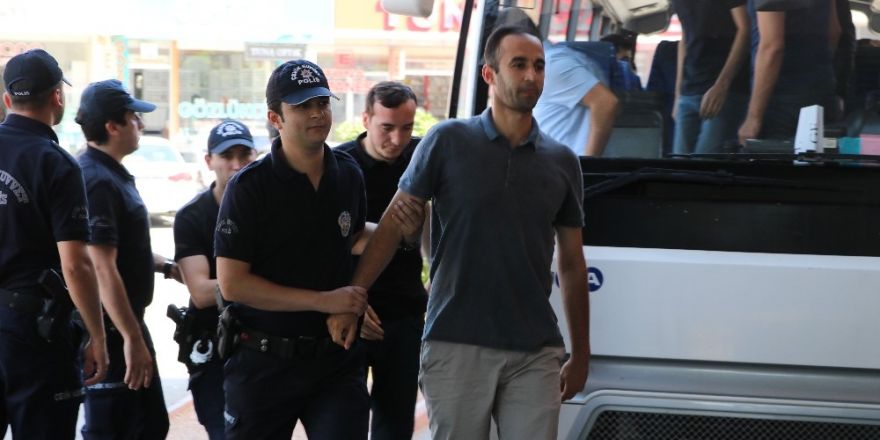 FETÖ’den gözaltına alınan astsubaylar adliyeye sevk edildi