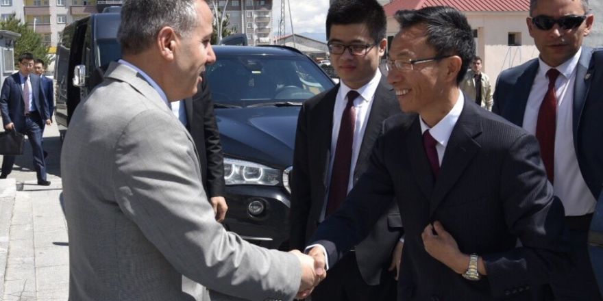 Çin Ankara büyükelçisi ve iş adamları Ağrı’da