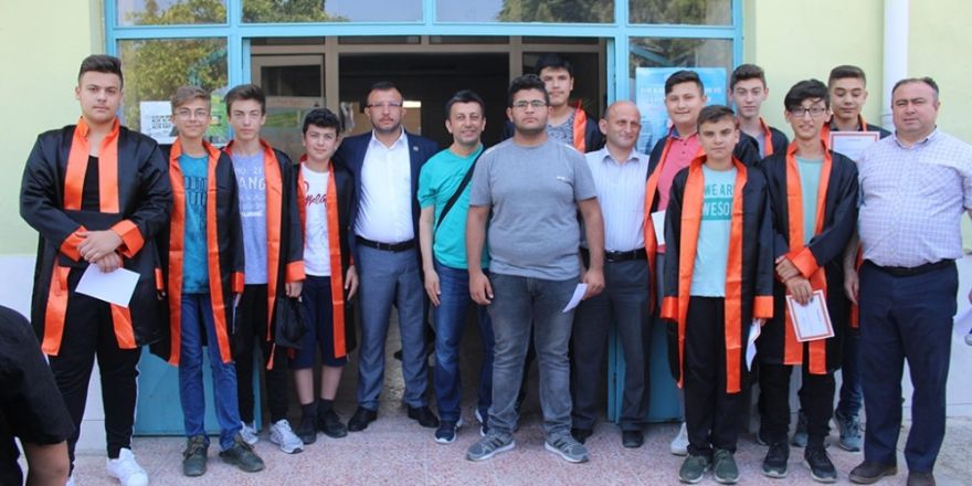 Başkan Yavaş öğrencilerin mezuniyet coşkusuna ortak oldu