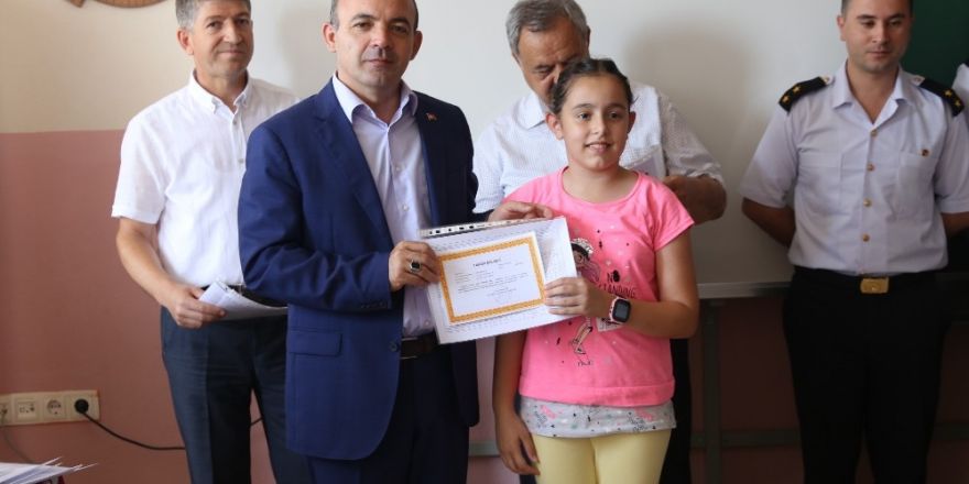 Burhaniye’de 9 bin 150 öğrencinin karne sevinci