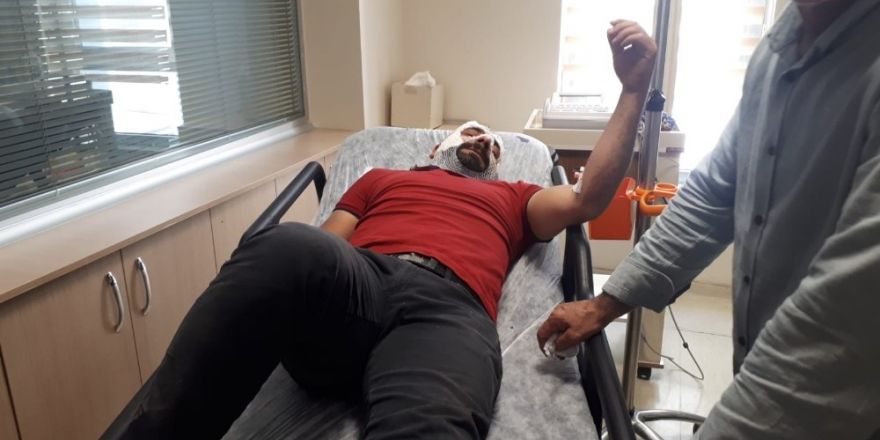 Motosikletle kamyonet çarpıştı: 1 yaralı