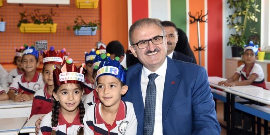 Antalya’da 451 bin 656 öğrenci, karne sevinci yaşadı
