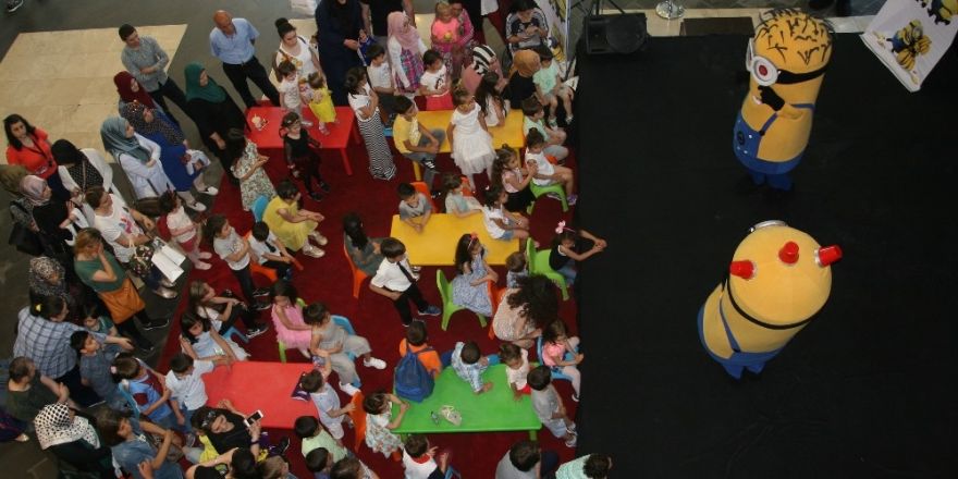 Çocuklar karne heyecanını “Minyonlar” ile yaşadı