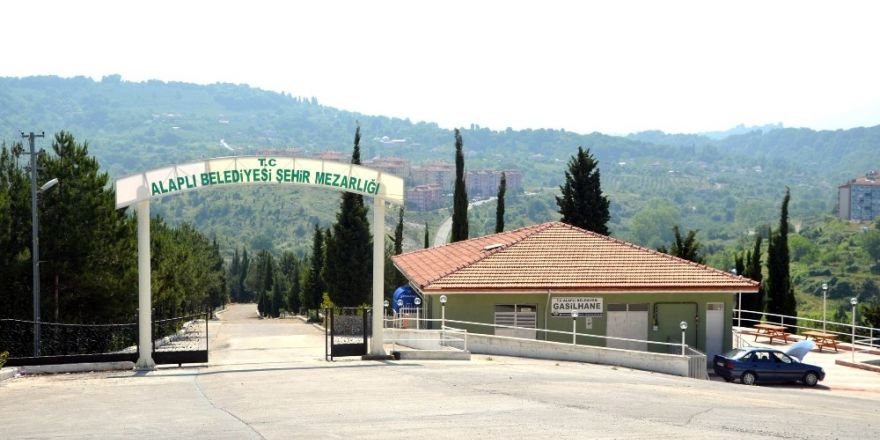 Ramazan Bayramı öncesi Mezarlıklarda çevre temizliği