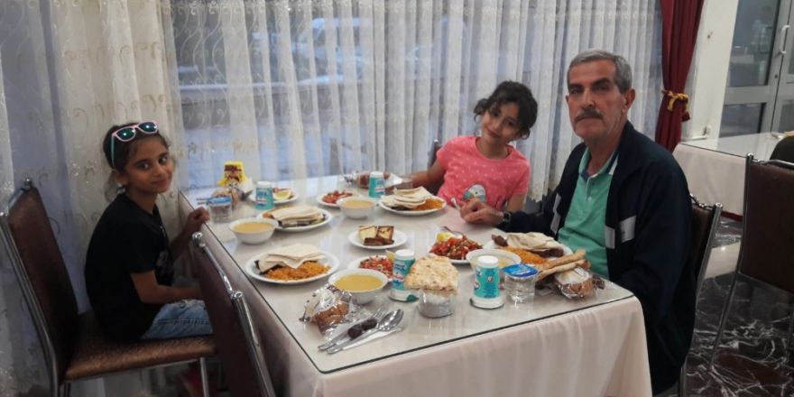 Çocuklar, huzurevi sakinleriyle buluştu