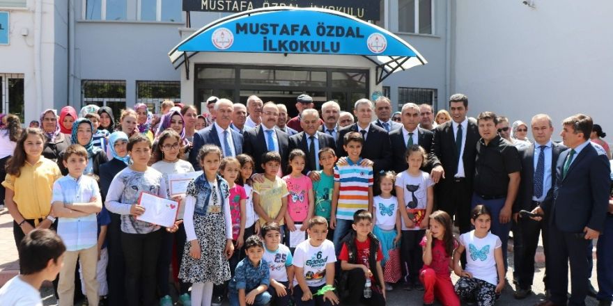 Kayseri’de 300 bin 86 öğrenci karne aldı