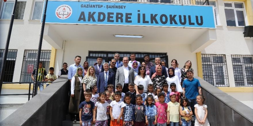 Tahmazoğlu karne alan öğrencileri yalnız bırakmadı