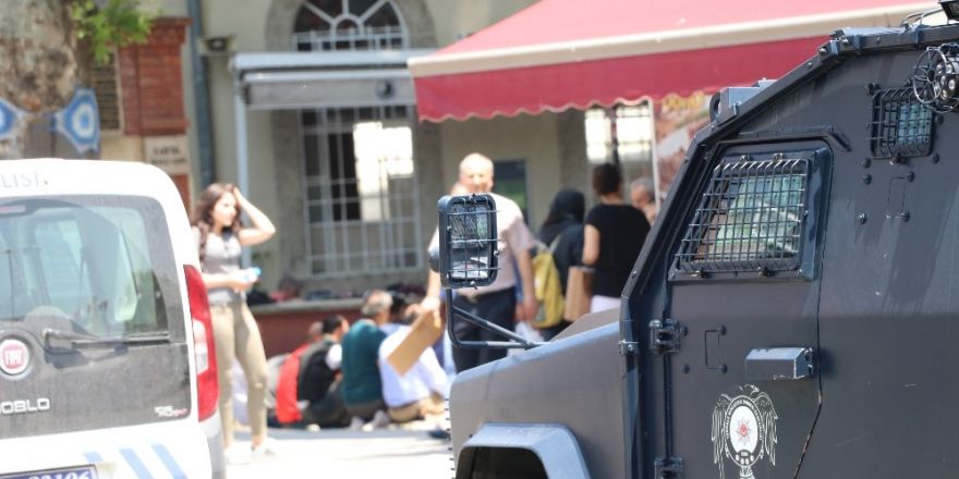 Kartal’da oturma eylemi yapan gruba polis müdahalesi: 8 gözaltı