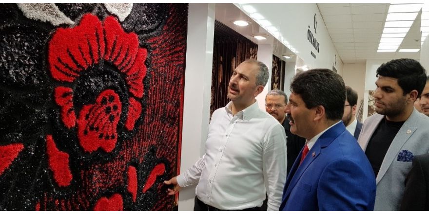 Adalet Bakanı Gül, halı fabrikasını ziyaret etti