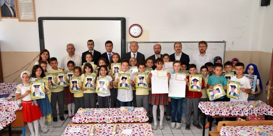 Başkan Pekyatırmacı, öğrencilerin karne sevincine ortak oldu