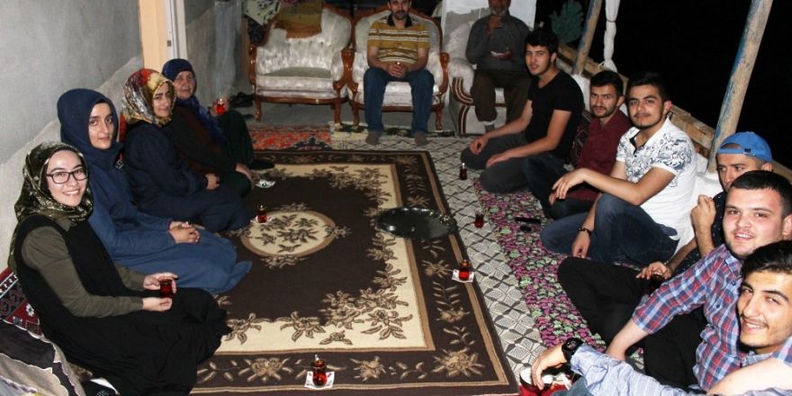 Gençlik Meclisinden aile ziyareti
