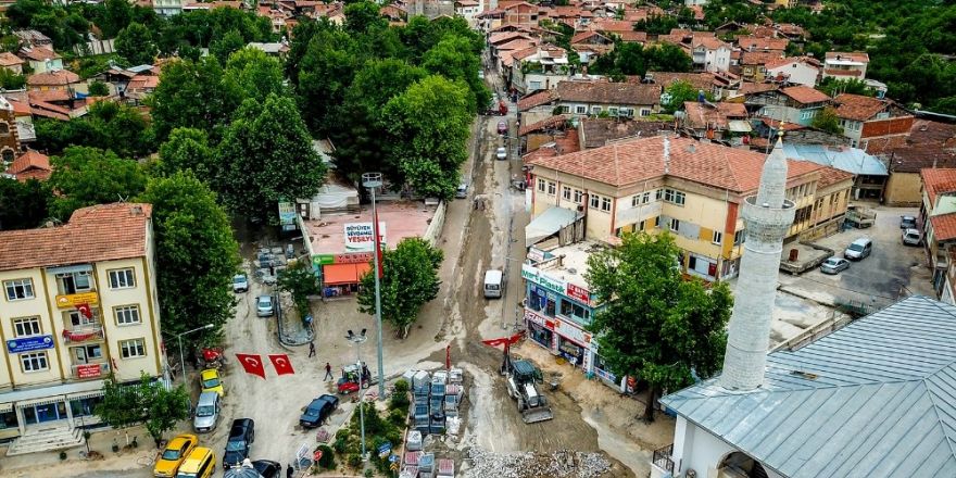 İlhan Şahintürk Caddesinde yenileme çalışmaları