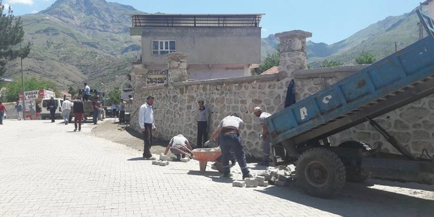 Sason Belediyesi kilitli parke taşı çalışmalarını sürdürüyor