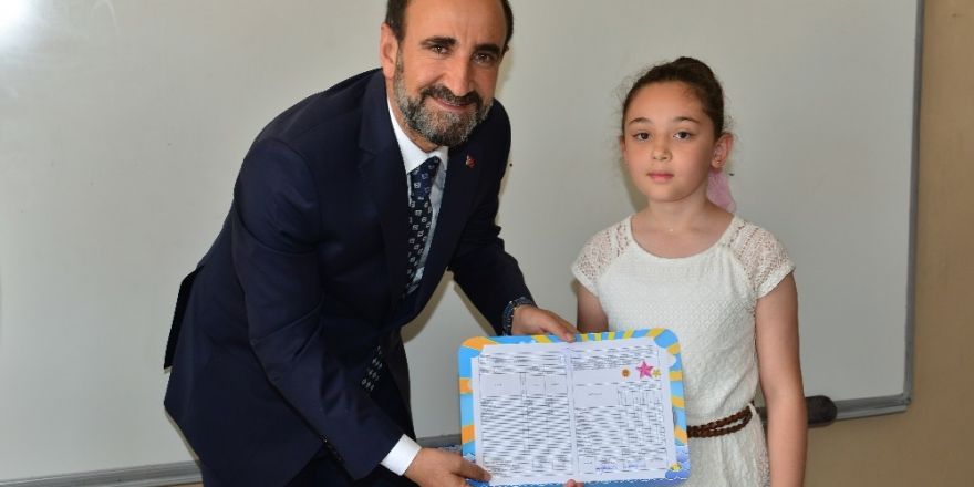 Başkan Edebali karne sevincine ortak oldu
