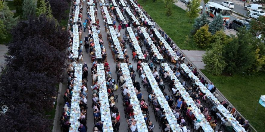 Başkan Yazgı 3 bin kişiyle iftar sofrasında buluştu