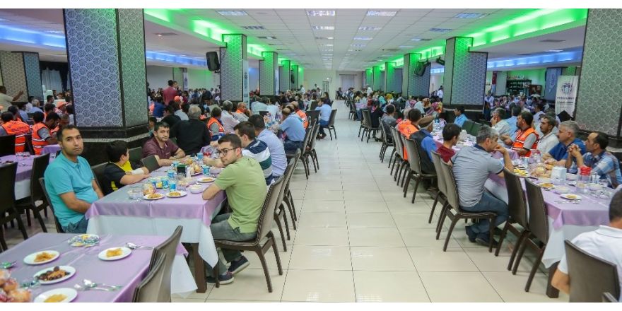 Gürkan, belediye çalışanları ile iftarda bir araya geldi