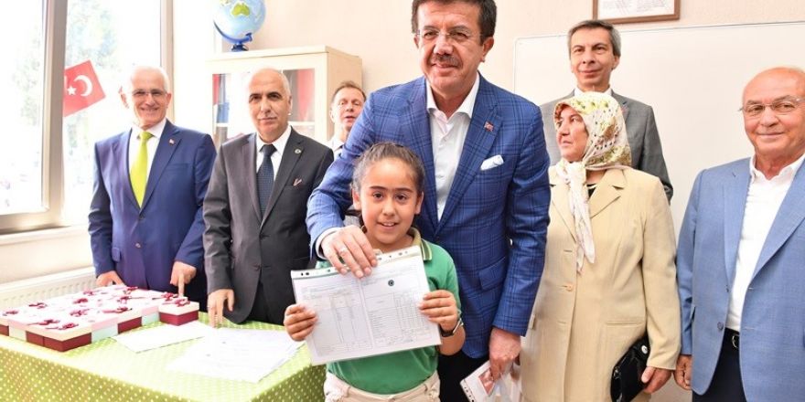 Bakan Zeybekci karne dağıtım törenine katıldı