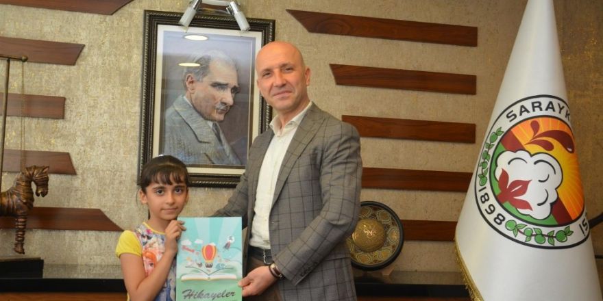 9 yaşında yazar oldu