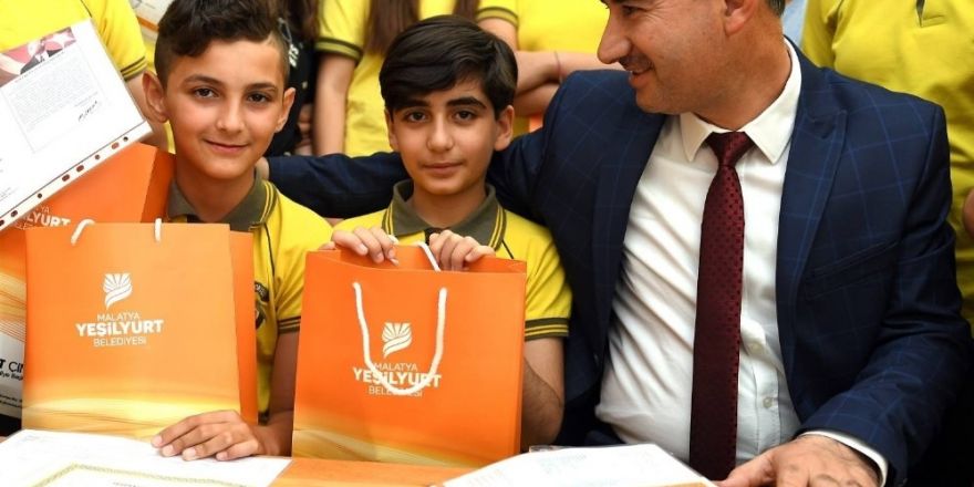 Çınar, öğrencilerin karne heyecanına ortak oldu