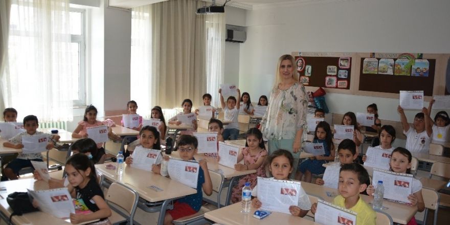 Öğrencilerin karne heyecanı