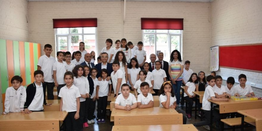 Demir Çelik İlkokulunda karne töreni düzenlendi