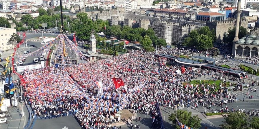 Cumhurbaşkanı Erdoğan: "Biz bu meydana kimsenin gölgesi olarak çıkmıyoruz"