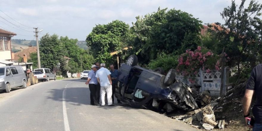 Sürücüsünün kontrolünden çıkan otomobil takla attı: 2 yaralı