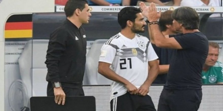 Mesut ve İlkay yine ıslıklandı! Löw patladı!