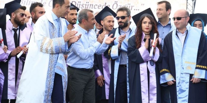 Tunceli’de bin 500 öğrenciye mezuniyet töreni