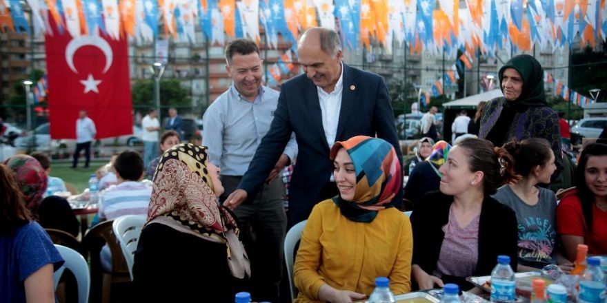 Giresun’da AK Parti ailesi ‘vefa’ iftarında buluştu.