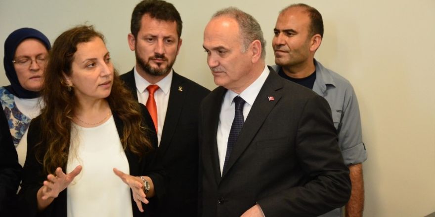 Bakan Özlü’den Akçakoca Bey Siyasal Bilgiler Fakültesi’ne ziyaret