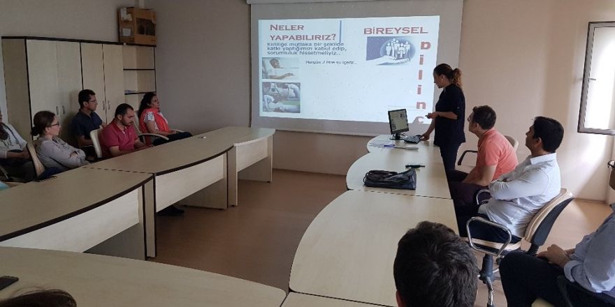 Doç. Dr. Taşpınar, "Her yıl atık plastiklerin neden olduğu 100 bin deniz hayvanı ölüyor"