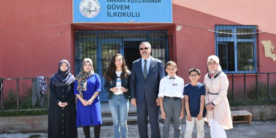 Kızılcahamam’da karne gününde belediyeden miniklere sürpriz
