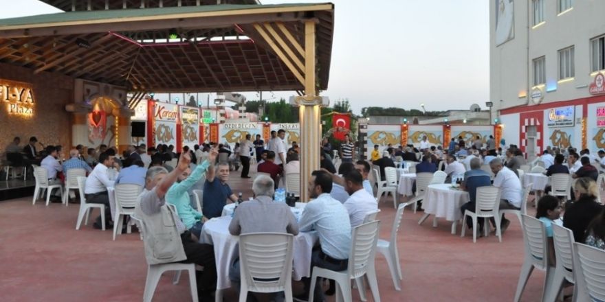 MHP’liler Nizip’te iftar yemeğinde buluştu