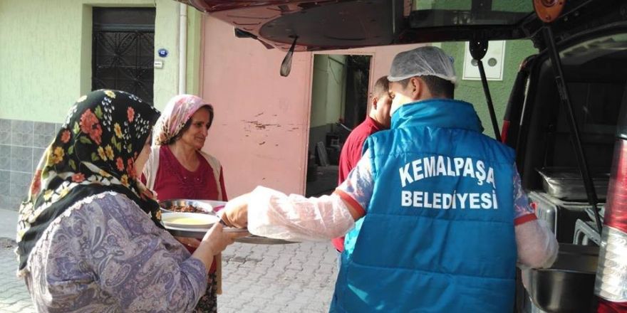 Kemalpaşa’da iftar yemekleri belediyeden