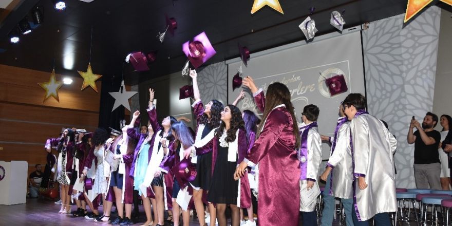Beyaz Kule Okulları’nda mezuniyet coşkusu