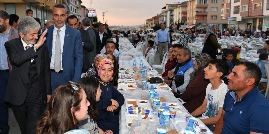 Başkan Tuna Etimesgutlu vatandaşlarla iftar yaptı