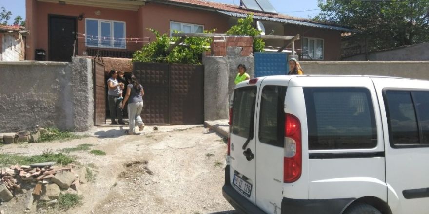 Bahçe duvarının üzerinde ceset bulundu