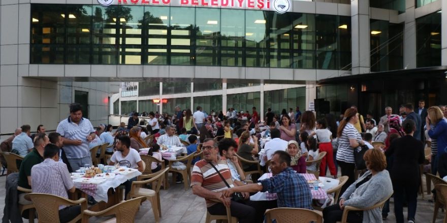 Başkan Yılmaz Belediye personeline iftar verdi