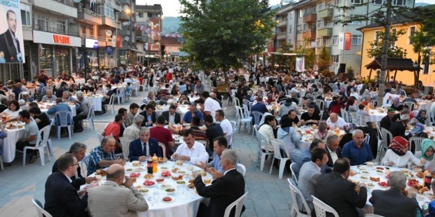 Yığılca Belediyesi iftarına rekor katılım