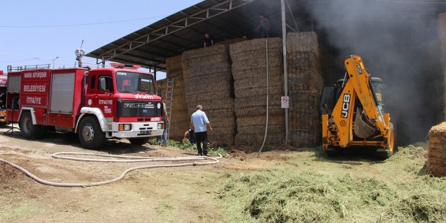 Manisa’da 200 balya saman küle döndü