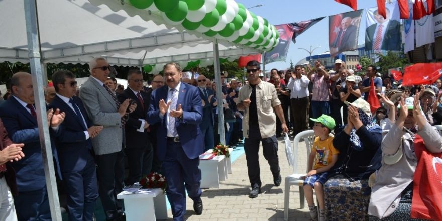 Bakan Eroğlu baba ocağı Şuhut’ta